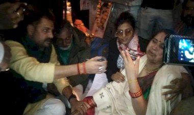 बाँदा सदर विधायक और आईजी की कोशिश नाकाम, अनशन पर डटे हैं अमन त्रिपाठी के माता पिता