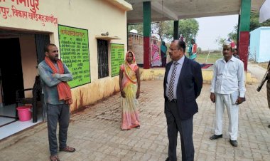 ग्राम पंचायत सचिवालय से नदारद लेखपाल को आयुक्त ने किया निलंबित, पंचायत भवन बंद होने पर कर्मचारियों का वेतन रोका