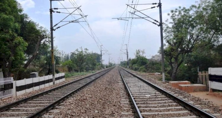 railway tracks, railway double line, mahoba bhind railway line
