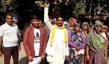 बाँदा : रिश्वत नहीं दिया तो विधवाओं को नहीं मिला प्रधानमंत्री आवास