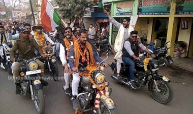भाजयुमो  कार्यकर्ताओं ने अटल संकल्प यात्रा निकालकर मनाया अटल जी का जन्मदिन