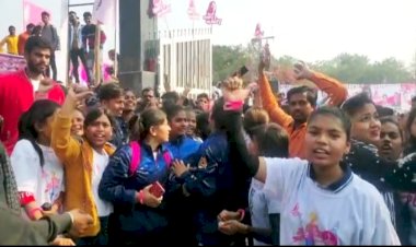 झाँसी में रन फॉर मणिकर्णिका मैराथन में अपने हक को लड़ी लड़कियां