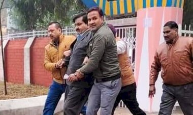 घूस लेते इंटर कॉलेज का प्रधानाचार्य व प्रधान लिपिक गिरफ्तार