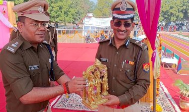 रिक्रूट आरक्षियों से आईजी ने कहा, जरूरतमंद की मदद कर दी तो आपने अपना फर्ज निभा दिया