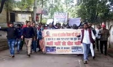 97 हजार शिक्षक भर्ती को लेकर बेरोजगारों ने कलेक्ट्रेट में किया हंगामा