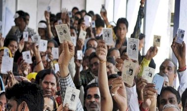 महोबा जिले में पहली बार 40581 युवा वोटर ईवीएम का बटन दबायेंगे