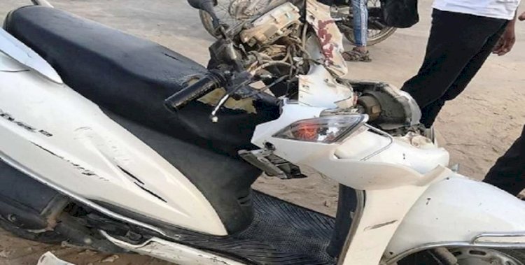 ई-रिक्शा से टकराकर स्कूटी सवार लड़की की दर्दनाक मौत