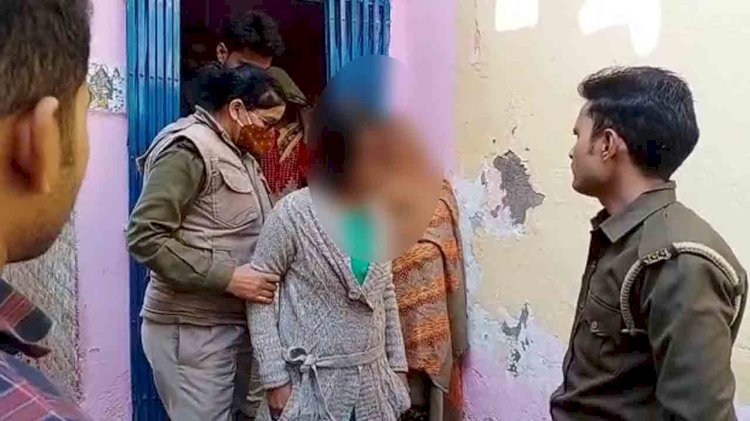 बाँदा :  हिंदू वाहिनी के कार्यकर्ता के घर से संदिग्धावस्था में एक लड़की बरामद