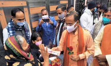 उप मुख्यमंत्री दिनेश शर्मा का बुन्देलखण्ड में डोर टू डोर कैंपेन