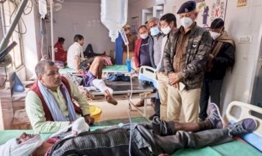 दो ट्रकों की भिडंत में फंसा आटो, दुर्घटना में मासूम समेत चार की दर्दनाक मौत