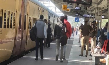 बांदा ब्रेकिंग : बांदा से झांसी व कानपुर जाने वाले रेलवे ट्रैक पर ट्रेनों का आवागमन ठप