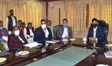 चुनाव प्रेक्षकों ने प्रत्याशियों के अभिकर्ता व राजनीतिक दलों के प्रतिनिधियों की क्लास ली