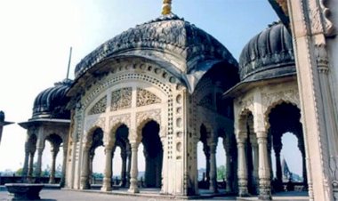 विधानसभा चरखारी, सत्ता के केंद्र में पहुँचने के लिये जातीय ध्रुवीकरण