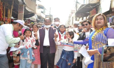 बांदा में मतदाता जागरूकता अभियान की कमान थर्ड जेंडरों ने संभाली