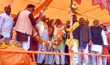 निषाद पार्टी के राष्ट्रीय अध्यक्ष डॉ. संजय निषाद बबेरु में कह गये निषादों का वोट खेवनहार