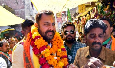 भाजपा प्रत्याशी प्रकाश द्विवेदी ने सब्जी मंडी में किया जनसंपर्क, मिला भारी समर्थन