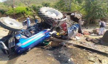 बारातियों से भरी बेकाबू ट्रैक्टर ट्राली पलटी दो बच्चों की मौत, 11 घायल