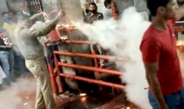 उप्र : विंध्यवासिनी मंदिर पर लगी आग, भक्तों में मची भगदड़
