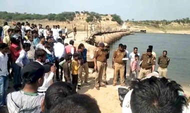 पैलानी में यमुना नदी में गिरा ट्रक : ट्रक में फंसे लोगों की तलाश में जुटे गोताखोर, एक शव बरामद