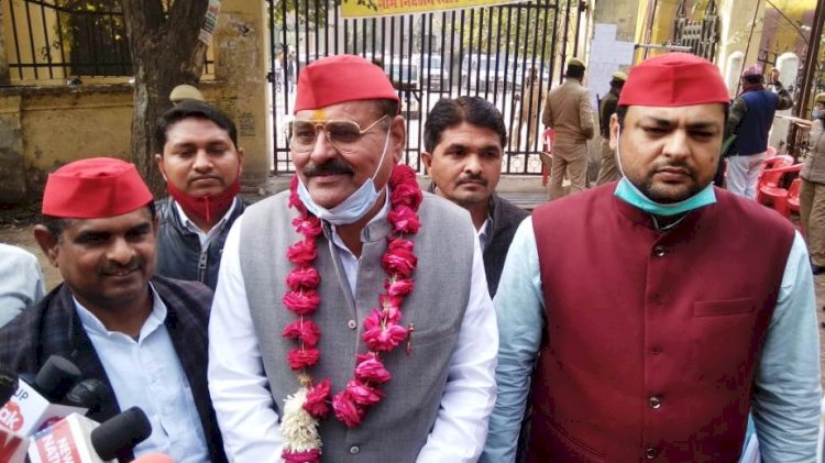 समाजवादी पार्टी के पूर्व विधायक विशंभर सिंह यादव ने गुरुवार बबेरू विधानसभा क्षेत्र से नामांकन पत्र दाखिल किया..