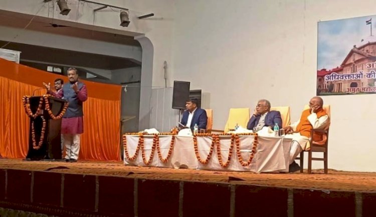 राष्ट्रीय स्वयंसेवक संघ(आरएसएस) के विचारक और भाजपा नेता राम माधव ने कहा कि आज पूरा राष्ट्र हिंदुत्वमय दिख रहा है..