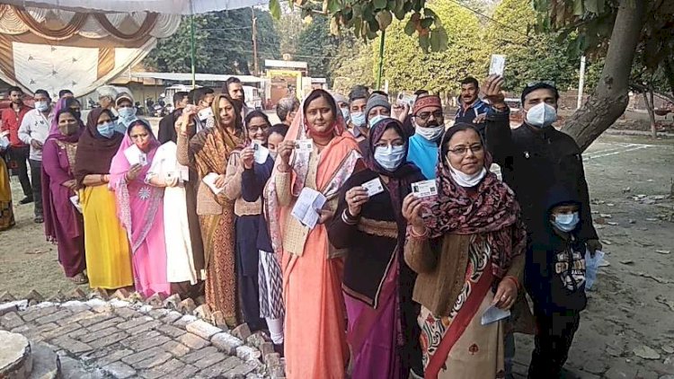 मतदाताओं में वोटिंग को लेकर उत्साह नजर आया, महिलाओं ने भी बढ़ चढ़कर हिस्सा लिया