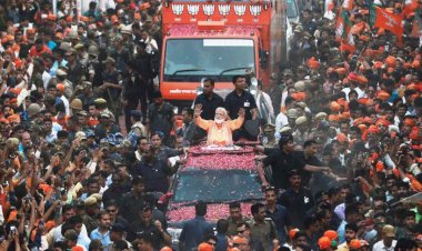 प्रधानमंत्री नरेन्द्र मोदी का मेगा रोड शो, दुल्हन की तरह सजी काशी