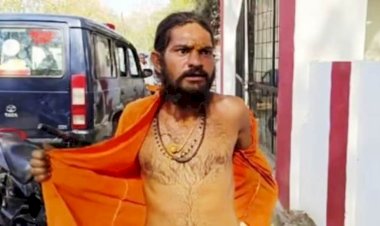 महोबा में भगवा वस्त्र धारी को पुलिस ने झूठा इल्ज़ाम लगा कर पीटा