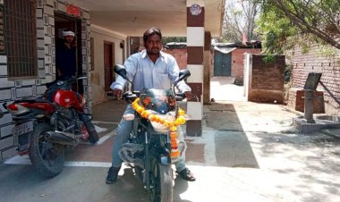 सपा की जीत शर्त पर हार गए सपा समर्थक ने खरीदी की नई बाइक और खाई सौगंध अब दुबारा नहीं लगाऊंगा शर्त