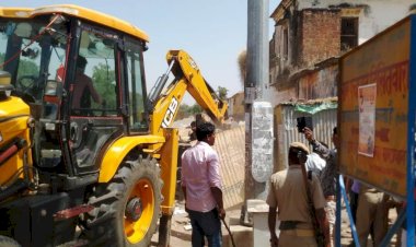 गरीब दुकानदारों पर चला बुलडोजर, कई लोगों के प्रतिष्ठान उजाड़े