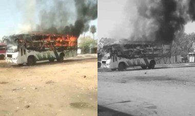 ललितपुर में दो बसों में अचानक लगी आग, निकली आग की लपटें