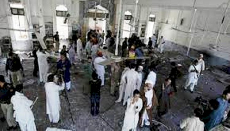 पेशावर में नमाज के दौरान आत्मघाती धमाका, 30 लोगों की मौत