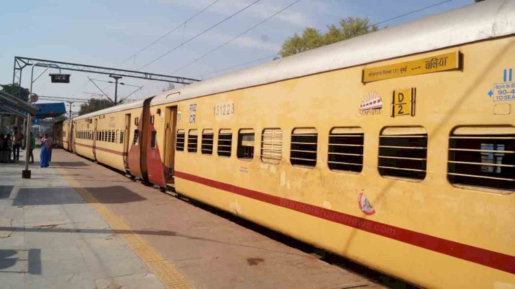 मुंबई और बलिया के बीच चलने वाली स्पेशल ट्रेन बांदा पहुंची, यात्रियों में दिखा उत्साह