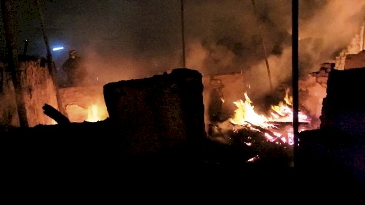 दिल्ली की झुग्गी बस्ती में आग लगने से सात की मौत