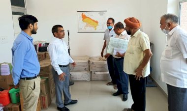 हमीरपुर : डीएम ने चकबंदी लेखपाल को किया सस्पेंड, ड्यूटी से नदारत 17 कर्मियों पर भी की कार्रवाई