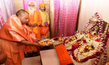मुख्यमंत्री योगी ने किया रामलला का दर्शन, मंदिर निर्माण के प्रगति की ली जानकारी