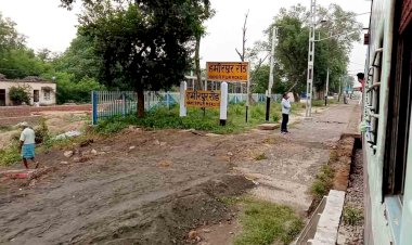 बूंद बूंद पानी के लिए तरस रहा रेलवे स्टाफ, आठ दिन बाद भी समाधान नहीं
