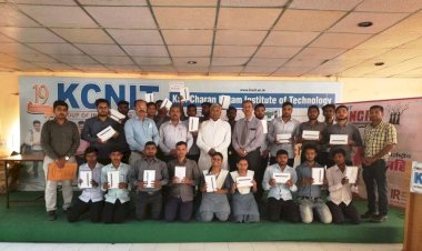 बदलते समय में तकनीकी ज्ञान की आवश्यकता है, स्मार्टफोन इसी दिशा में सरकार का कदम : अयोध्या सिंह