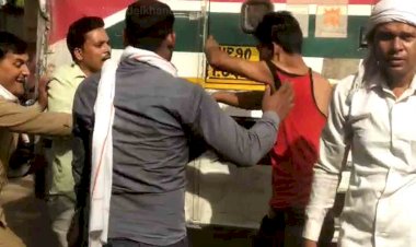 बाँदा रोडवेज बस कंडेक्टर व स्टाफ द्वारा दो यात्रियों के साथ मारपीट