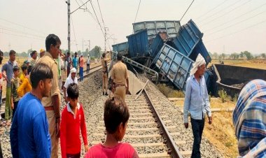 उप्र : 70 से अधिक डिब्बे मे कोयला लदी मालगाड़ी पलटी