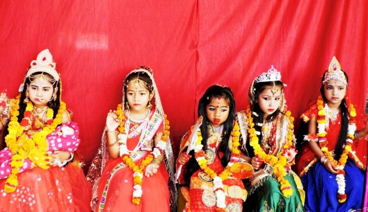 नन्ही-नन्हीं देवी स्वरूपा छात्राओं ने फैंसी ड्रेस कम्पटीशन में लिया भाग