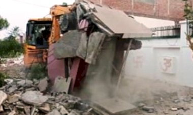 बाँदा : मुख्यमंत्री के पोर्टल पर शिकायत के बाद मुलायम के करीबी सपा नेता के पेट्रोल पंप में चला बुलडोजर