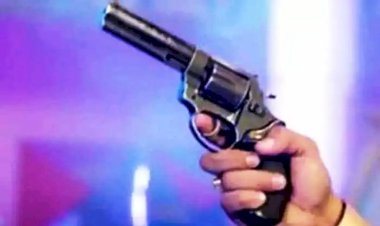 झांसीःदिनदहाडे ग्राम प्रधान के भाई को बड़ा बाजार में गोली मार दी