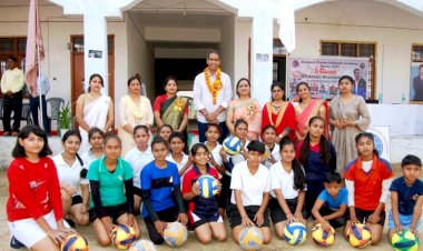 भारत के पूर्व वॉलीबॉल कप्तान अभिजीत भट्टाचार्य ने खिलाड़ियों से अनुभवों को साक्षा किया