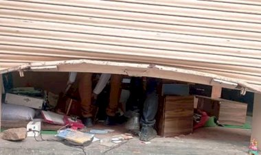 चित्रकूट : नौ मिनट में सराफा दुकान का शटर तोडा और 50 लाख के जेवरात से भरी तिजोरी ले गए