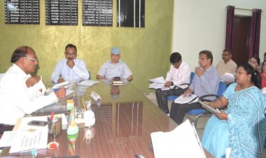 प्रत्येक नागरिक दो दो तिरंगा झंडा बनवाएं, एक घर में लगाएं दूसरा दान करें : डीएम बाँदा