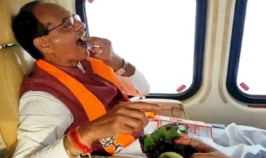 मुख्यमंत्री शिवराज सिंह चौहान ने पन्ना की चाट व कड़ा पान की मिठास का स्वाद लिया