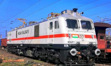 झांसी डिवीजन में अब थ्री फेज इंजन के सहारे दौड़ेगी ट्रेन