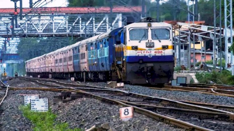 यात्रियों की मांग पर इसी महीने से रेलवे स्टेशन बबीना, धौर्रा, जाखलौन पर होंगे ट्रेनों के ठहराव