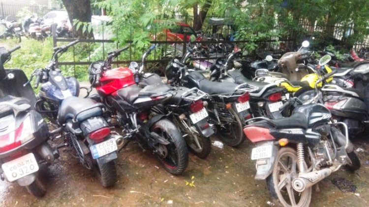 हमीरपुर : चोरी के बीस वाहनों के साथ तीन अपराधी गए जेल